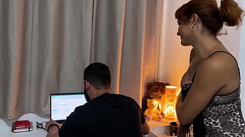 Vizinho nerd veio me ajudar, e acabou achando coisas que nao deveria ver no meu computador.