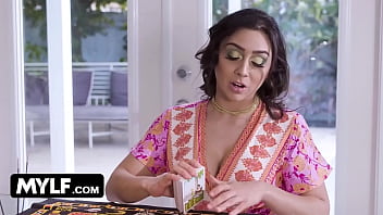 AnalMom - Gorgeous Milf With Big Bouncy Ass Helps Inexperienced Boy To Unlock His Root Chakra