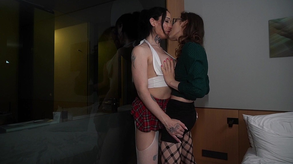 valkyria domina gets rockhard from emily adaire s cock in her slutty ass!