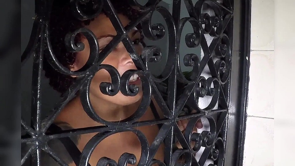 marido vai trabalhar e acaba sendo traido pelo vizinho militar militar police