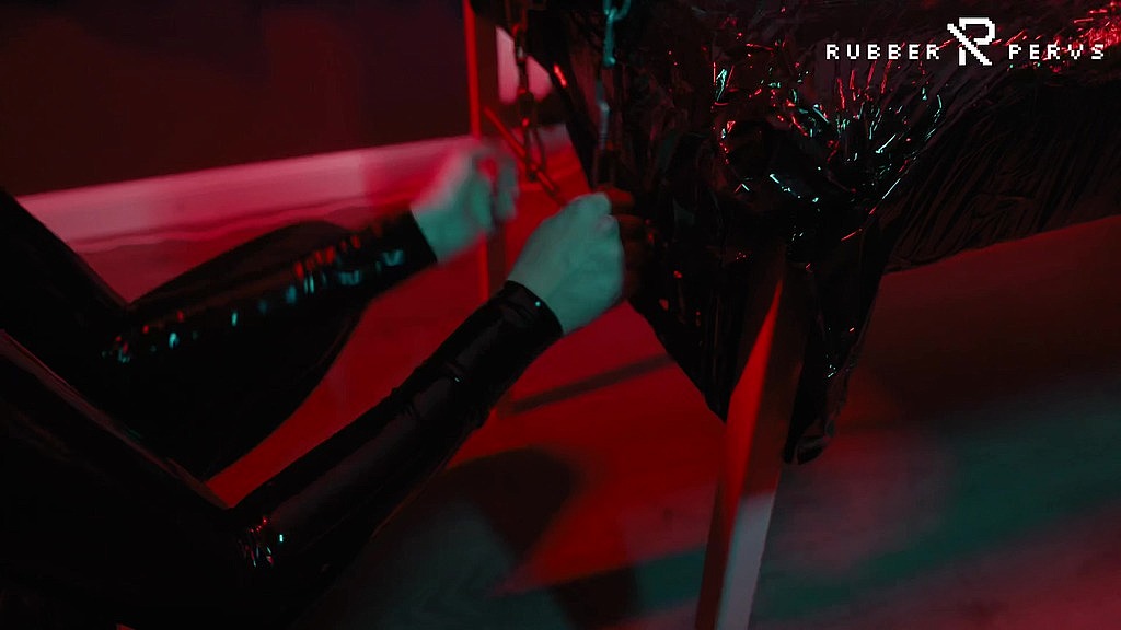 e-play for the rubberslave in bodybag and heavy rubber mask