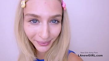 Skinny 18yo Girl worships cock and rims at casting call