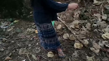 Lakdi Binne Wali ladki ko Room Par Lakar Damdar Choda real Hindi Voice