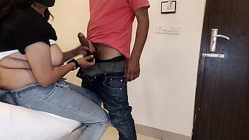 Jungle Me Pee kar rhi ladki Ko OYO Room Par Ghodi Banaya Desi Hindi Voice