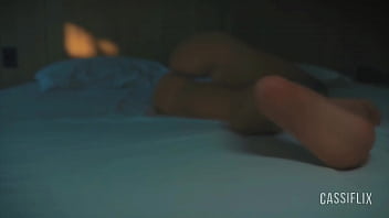 Festinha na piscina com o namorado da minha amiga, que estava louco para comer meu cu. assista completo no cassiflix