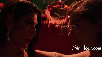 A Real PAWG Fucked By A T Girl&#039_s Log