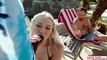 Teen girlfriend deepthroating black waiter while bf watching