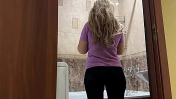 Stepmom does blowjob when she wants anal sex and gets a dick in her big ass