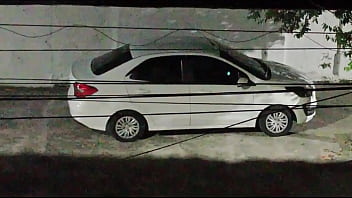 fode com amante no carro na frente de casa e volta cheia de porra sorridente