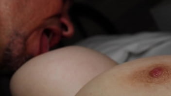 La Giovane Cam Girl Debutta Nel Porno