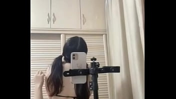 青藤妹妹-年轻妹子做起爱来真生猛，直接上位乘骑到高潮