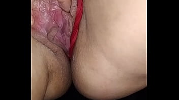 Branquinha bucetuda saiu no intervalo do trabalho a noite pra tomar umas cervejas e dar uma rapidinha escondida do esposo corno ciumento