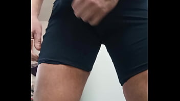 masturbacja w kąpiel&oacute_wkach, do wytrysku, starszy facet