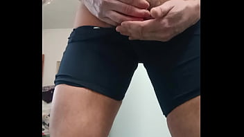 masturbacja w kąpiel&oacute_wkach, do wytrysku, starszy facet