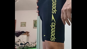 masturbacja w kąpiel&oacute_wkach, do wytrysku, starszy facet