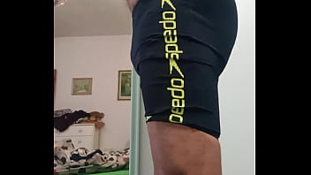 masturbacja w kąpiel&oacute_wkach, do wytrysku, starszy facet