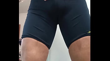 masturbacja w kąpiel&oacute_wkach, do wytrysku, starszy facet