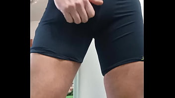 masturbacja w kąpiel&oacute_wkach, do wytrysku, starszy facet