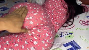 El Culo de mi Hijastra de 18 Añ_os con Grandes Nalgas