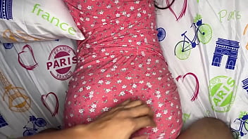 El Culo de mi Hijastra de 18 Añ_os con Grandes Nalgas