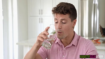 Nasty Stepsisters Katie Kush, Skyler Storm In Thanksgiving Pie