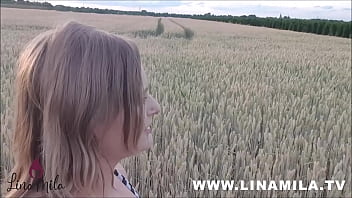 Sch&uuml_chternes M&auml_dchen gibt OUTDOOR-BLOWJOB