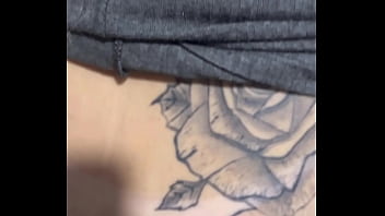 Fiquei com tanto tes&atilde_o dentro da esta&ccedil_&atilde_o do metr&ocirc_ minha buceta estava toda molhada ! Fui da no banheiro e chupa esse pau grosso do meu marido .(EM PUBLICO)