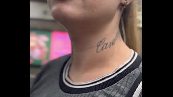 Fiquei com tanto tes&atilde_o dentro da esta&ccedil_&atilde_o do metr&ocirc_ minha buceta estava toda molhada ! Fui da no banheiro e chupa esse pau grosso do meu marido .(EM PUBLICO)