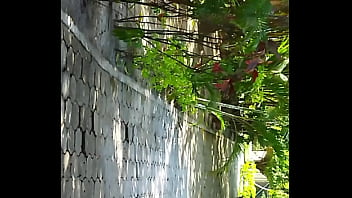 Mi hermanastra pide verga en publico