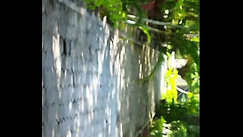 Mi hermanastra pide verga en publico