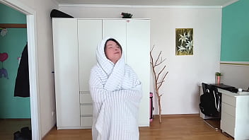 Stepsister is seduced into hot homemade fucking