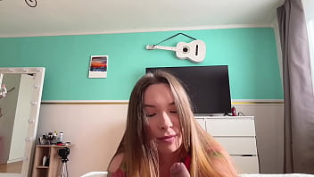 Stepsister is seduced into hot homemade fucking