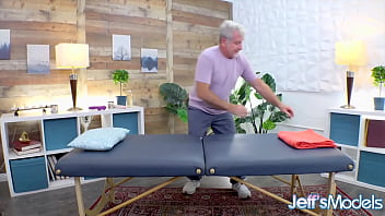 Fat Ass Babe Lacie Smith Lets The Masseur Do His Job