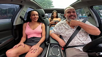 Luna Brunette mulata novinha de 19 anos leva muita linguada na rua