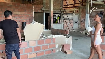 le follo por primera vez el enorme co&ntilde_o de mi patrona y me corro dentro de el