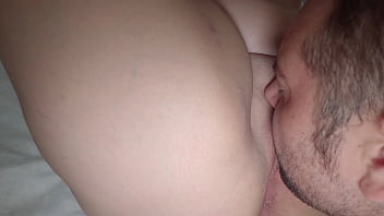 Mi Hermanastra se pone caliente y deja que me folle su gorda panocha bien rico. Video Gordita casero