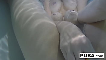 Sexy Nadia takes a bath with some rubber duckies