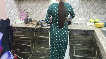 Indian Punjabi Ma putt new Desi chudai full gaaliyan Punjabi full HD Desi sardarni stepmom fucked with big cock bund Mari in Kitchen Punjabi audio