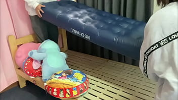 同棲部屋作る為に彼女とベットを設置していたらお互いにシたくなってその場でキスした後に、、