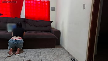 Garota indiana inocente &eacute_ pega assistindo pornografia e &eacute_ fodida pelo padrasto