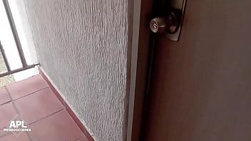 Llego a mi casa, y me encuentro a la puta de mi madrastra bien provacativa, mostrando sus pantys, termino por quitarselos y follandomela- Parte 1