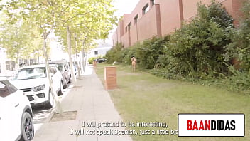 a esta joven le calienta los tatuajes ve los mios y quiere chuparme la polla, bandida