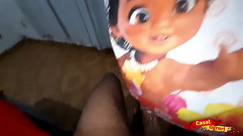 A pequena enteada brasileira adora anal mais do que tudo no mundo