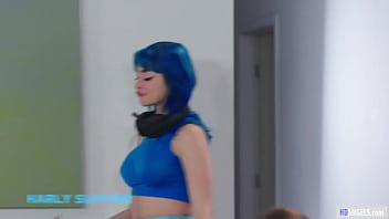 My lesbian girlfriend is a gamer!