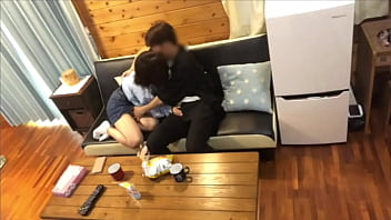 彼氏が帰ってきた途端にチンコを舐める変態彼女