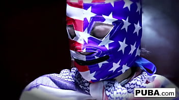 Sexy wrestler has some double toy action