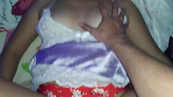 Co&ntilde_o rosado y humedo recibe polla en primer plano con sexy bragas. Video real casero