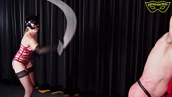 H&uuml_ndchen besteht alle Stufen seiner Auspeitschung