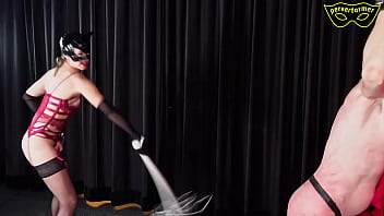 H&uuml_ndchen besteht alle Stufen seiner Auspeitschung