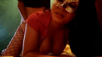 VIEJA PENDEJA!! MADRASTRA TETONA SE ENCABRONA DE SU HIJASTRO Y LE ENTREGA SU VAGINA FLOJA Y MADURA. PORNO REAL CASERO. EL HIJASTRO TIENE UN PENE TAN GRANDE QUE LA PONE A GEMIR COMO ZORRA EN CELO